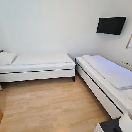 Apartment Rent House - Work And Sleep In - Ideal Fuer Teams Und Monteure Bis 4 Personen - Ganze - Ruhig Und Kuehl Im Sommer - Eigener Garten Mit Grill - Easy Check-in - Weitere Unterkuenfte Vorhanden