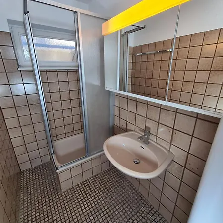 Rent House - Work And Sleep In - Ideal Fuer Teams Und Monteure Bis 4 Personen - Ganze - Ruhig Und Kuehl Im Sommer - Eigener Garten Mit Grill - Easy Check-in - Weitere Unterkuenfte Vorhanden *